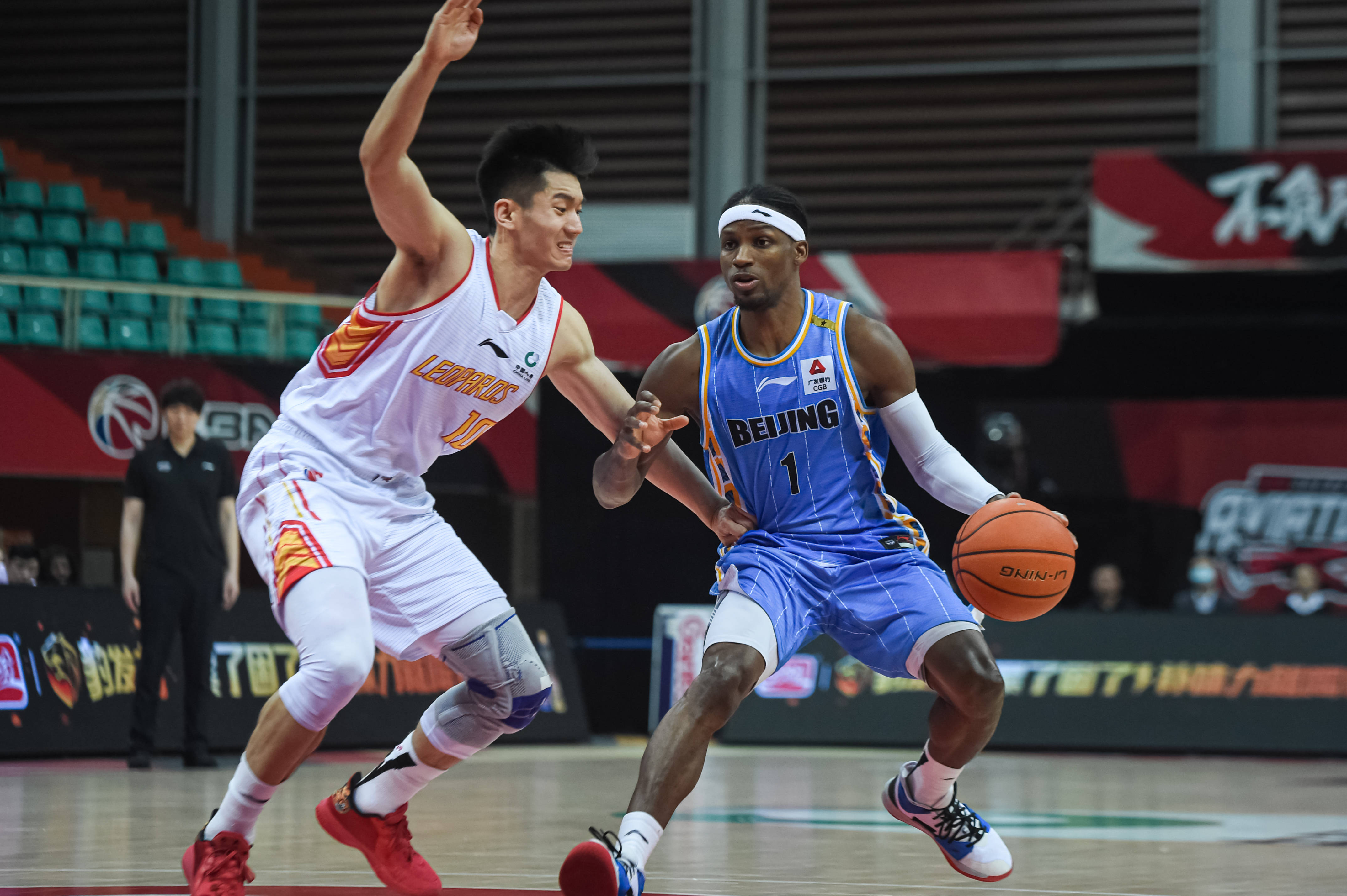 的焦点为何 的焦点为何